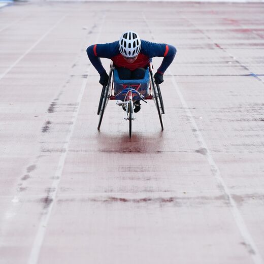 Behindertensportler auf der Rennbahn
