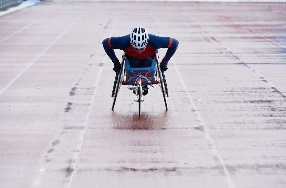 Behindertensportler auf der Rennbahn