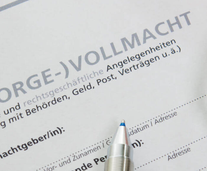 Vorsorgevollmacht mit Brille, Kugelschreiber und Stethoskop. © MATTHIAS BUEHNER - stock.adobe.com