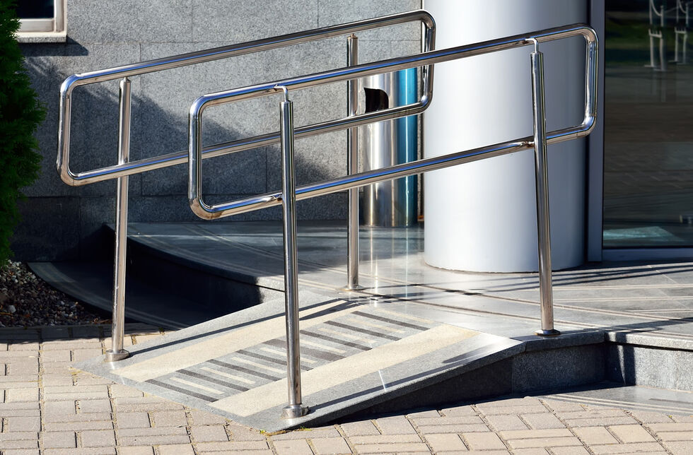Rollstuhlrampe als Alternative zum Treppenlift