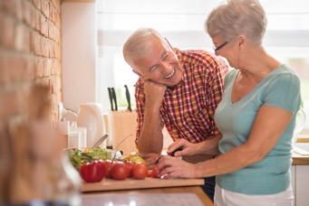 Empfehlung der FINGER-Studie: gesunde Ernährung im Alter