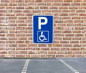 Parkplatz beim barrierefreien Reisen mit dem Auto