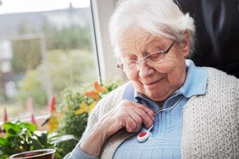 Wichtiger Seniorenbedarf: Ein Notrufknopf