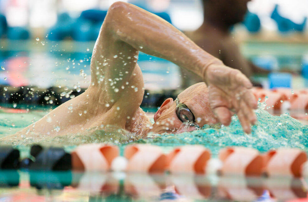 Senior beim Kraulschwimmen. © Wollwerth Imagery - stock.adobe.com 