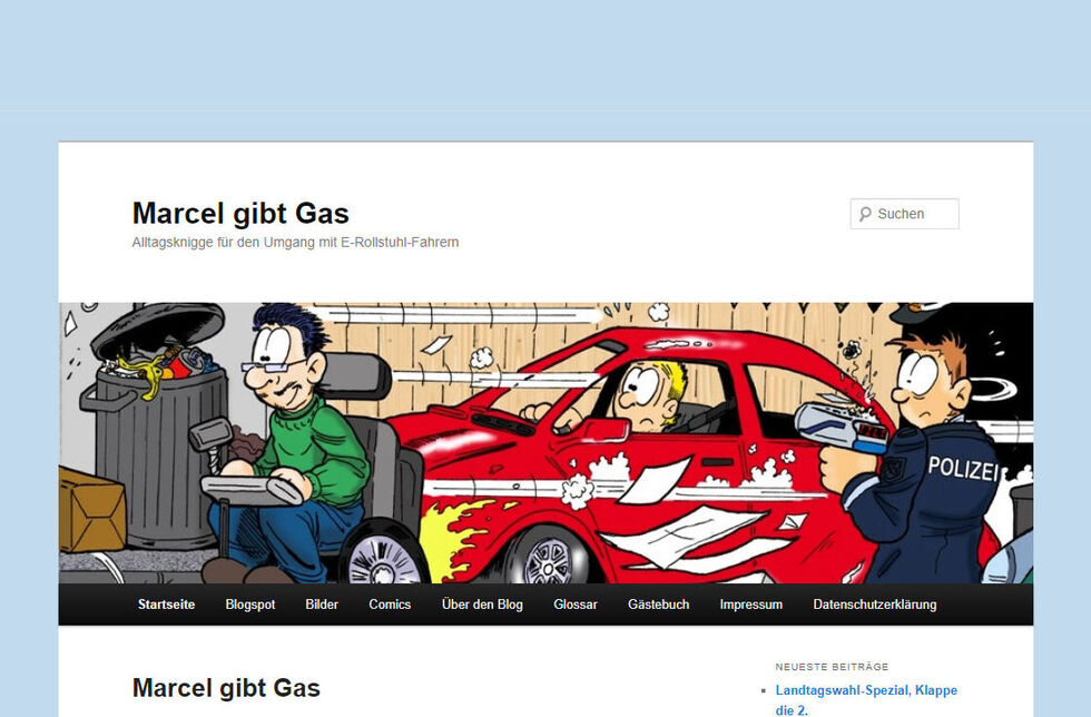 Marcel gibt Gas mit dem Rollstuhl Ein Junge im Rollstuhl fährt an einem Auto vorbei