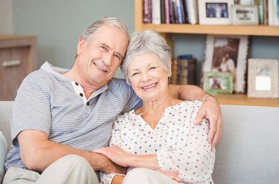 Leben im Alter: Glückliches Seniorenpaar