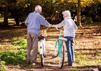 Sport für ältere Menschen mit dem Fahrrad