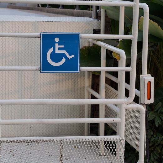 Rollstuhllift als Alternative zum Treppenlift