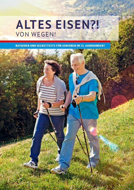 Das Cover der Seniorenbroschüre: Ein Mann und eine Frau beim Walking im Freien