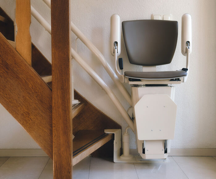 Sitzlift mit Drehsitz für bequemen Einstieg Der Drehsitz des Sitzlifts an der Treppe