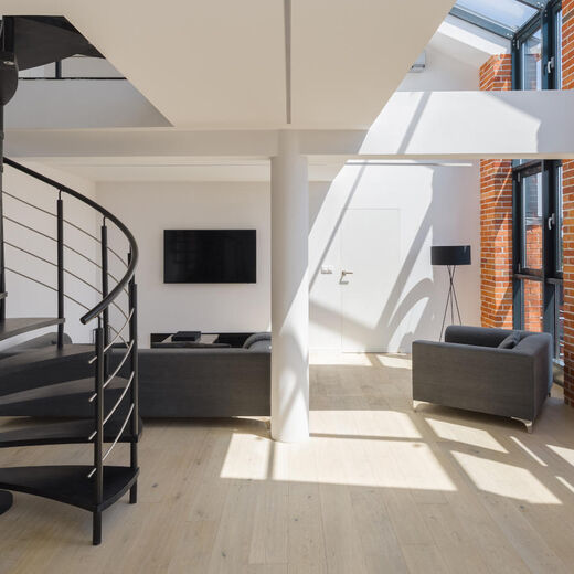 Moderne Loft mit Wendeltreppe 