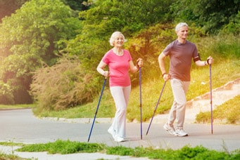 Fit dans la vieillesse avec le siège élévateur