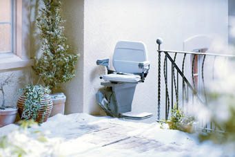 Ascenseur extérieur dans la neige Ascenseur extérieur dans la neige