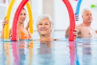 Natation senior en forme et en bonne santé